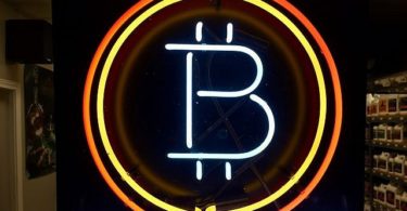 Bitcoin trascina le crypto verso il basso